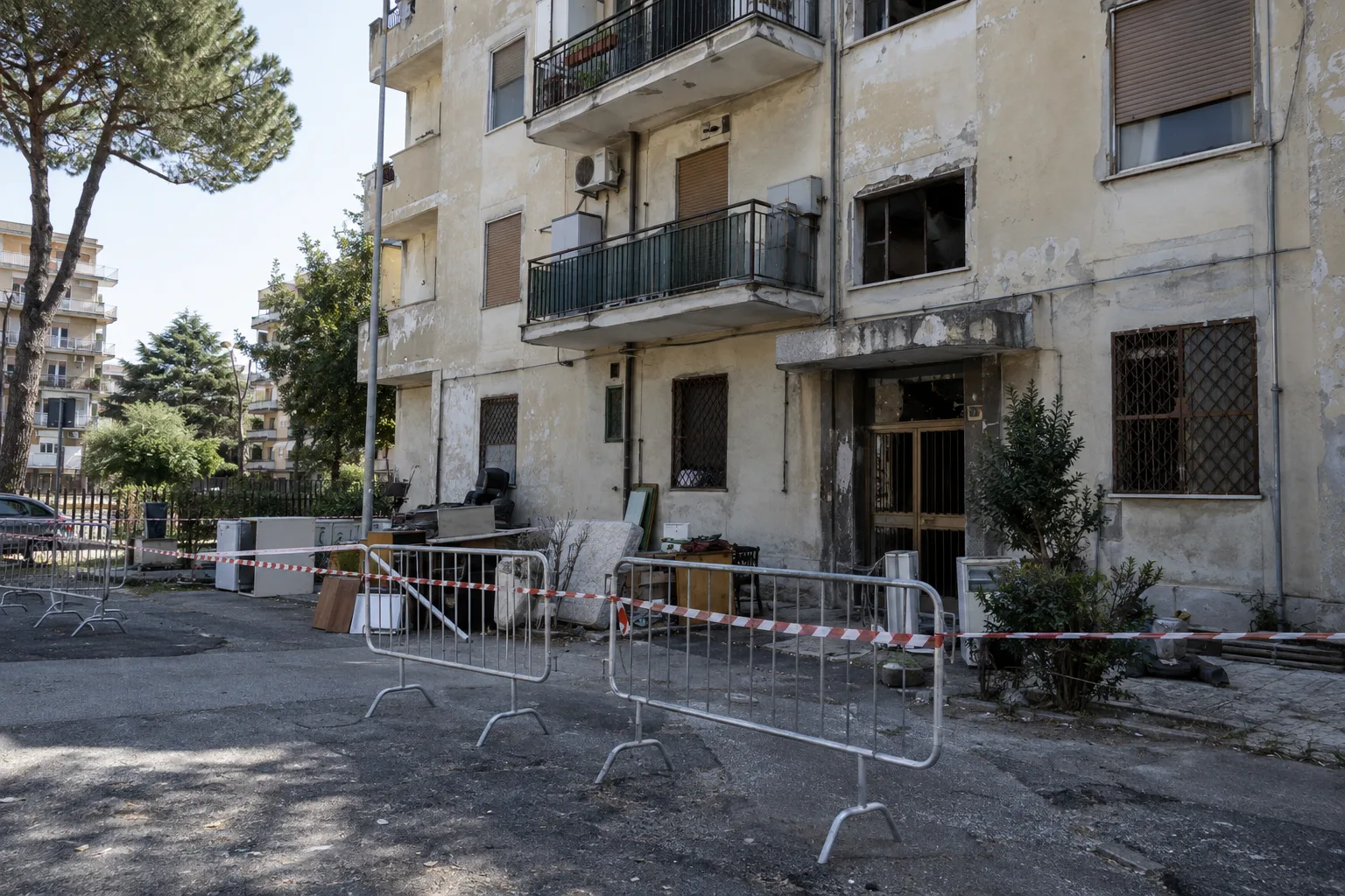 Sgombero a Tor Sapienza: liberato il palazzo di via Cesare Tallone