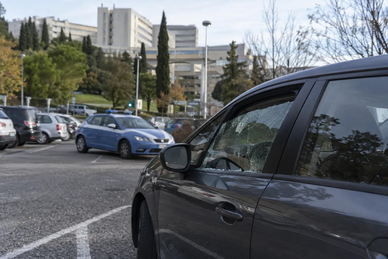 Arrestato al parcheggio dell'ospedale di Perugia mentre forzava un'auto