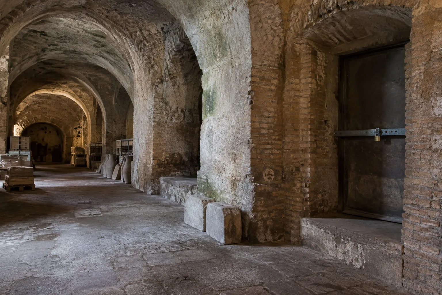 Sequestrato a Sorrento un locale ricavato nelle cisterne romane di Spasiano