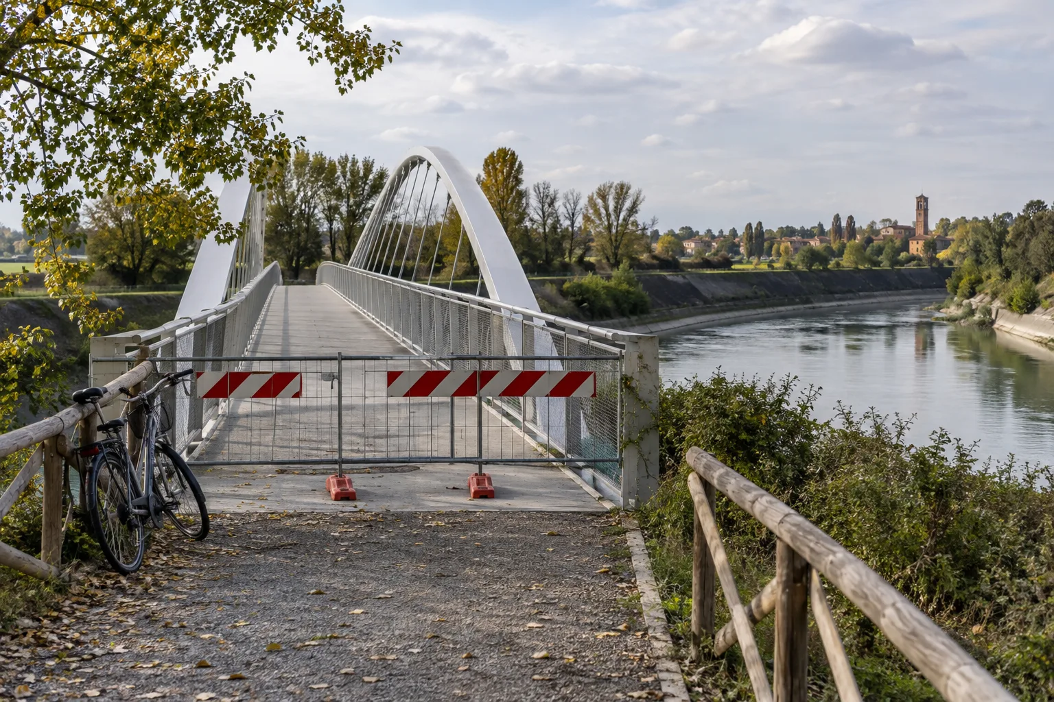 Due anni dopo l'inaugurazione il ponte Dallabetta resta off-limits per i ciclisti