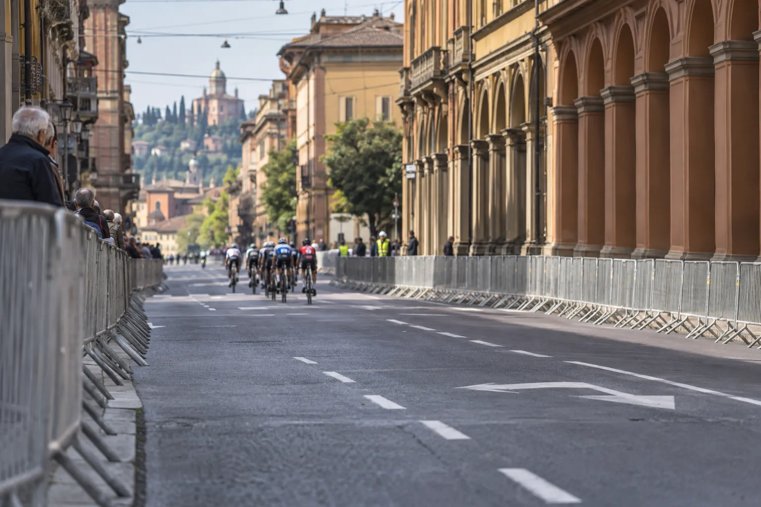 Giro dell’Emilia a Bologna: divieti, chiusure e variazioni al servizio bus per sabato 3 ottobre