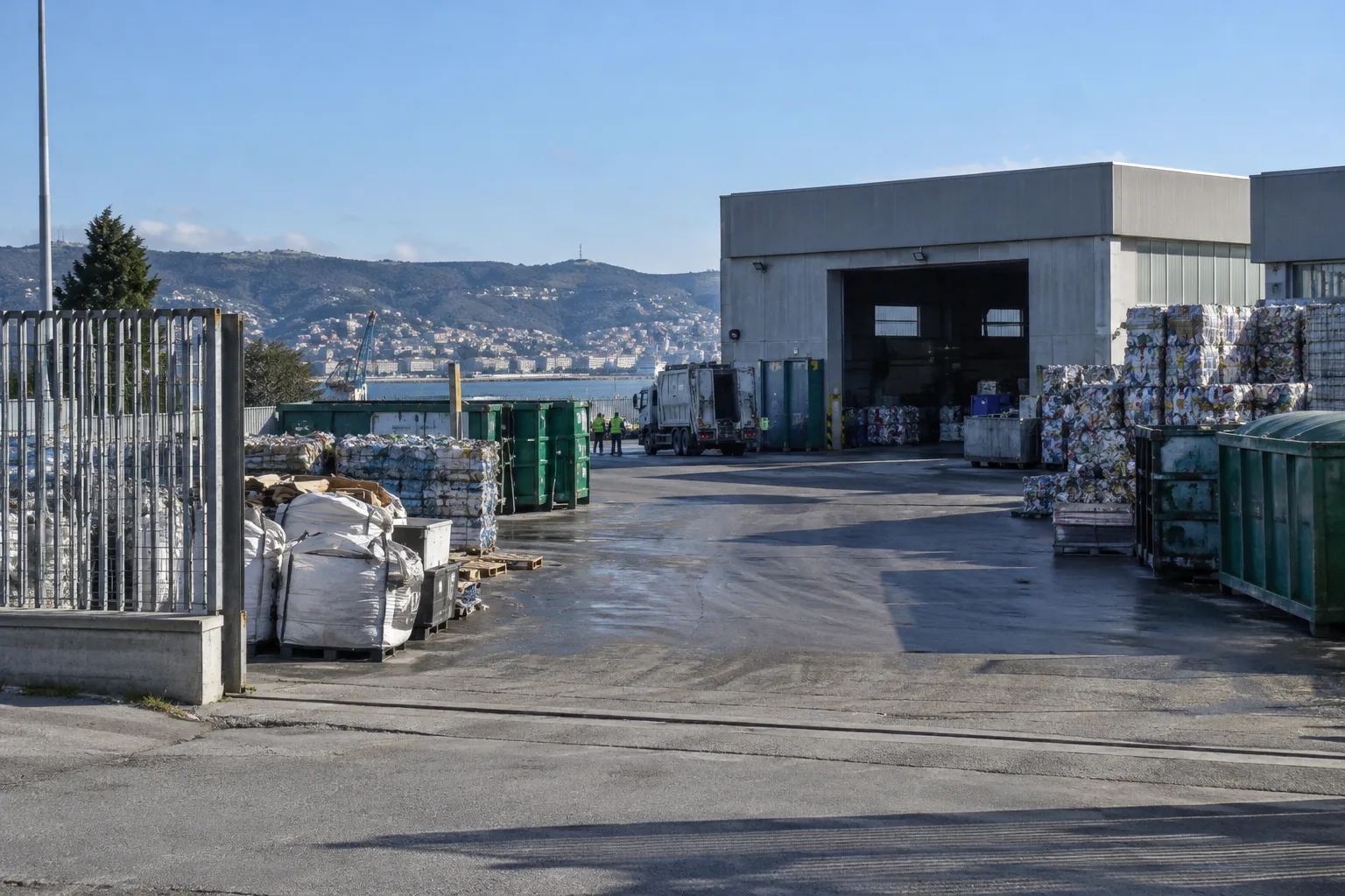 Indagine su rifiuti a Trieste: 47 indagati per gestione e stoccaggio irregolari